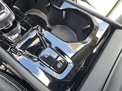 2023 Volvo XC40 Plus Bright Theme