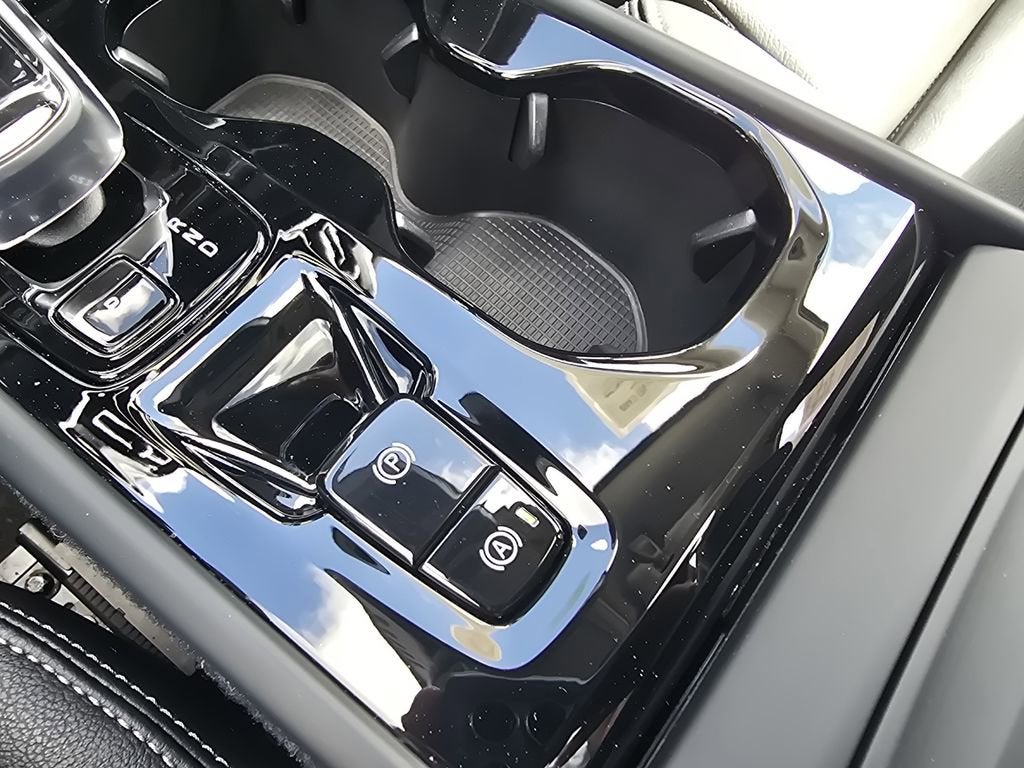 2023 Volvo XC40 Plus Bright Theme