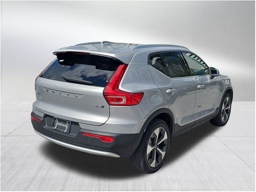 2023 Volvo XC40 Plus Bright Theme