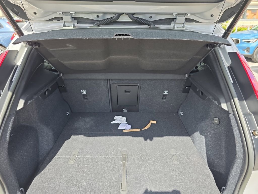 2023 Volvo XC40 Plus Bright Theme