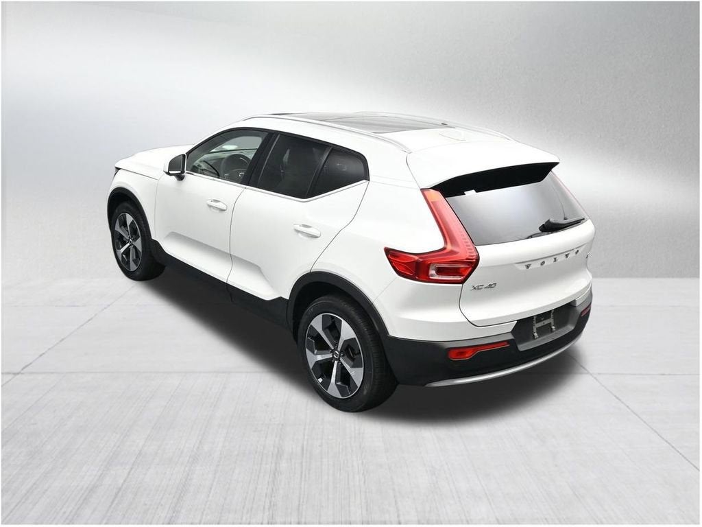 2023 Volvo XC40 Plus Bright Theme