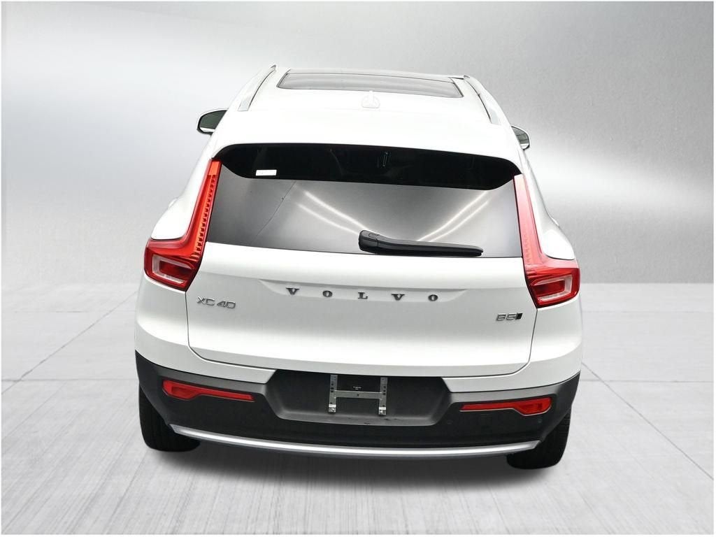 2023 Volvo XC40 Plus Bright Theme