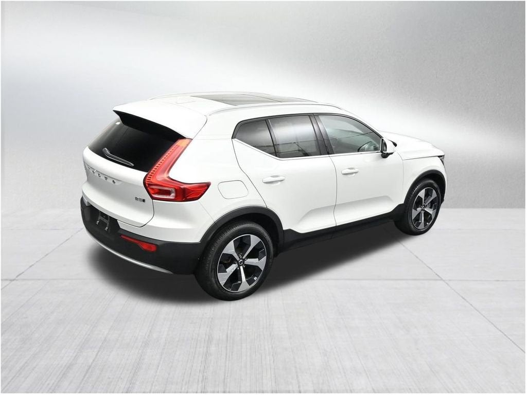 2023 Volvo XC40 Plus Bright Theme