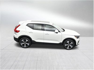 2023 Volvo XC40 Plus Bright Theme