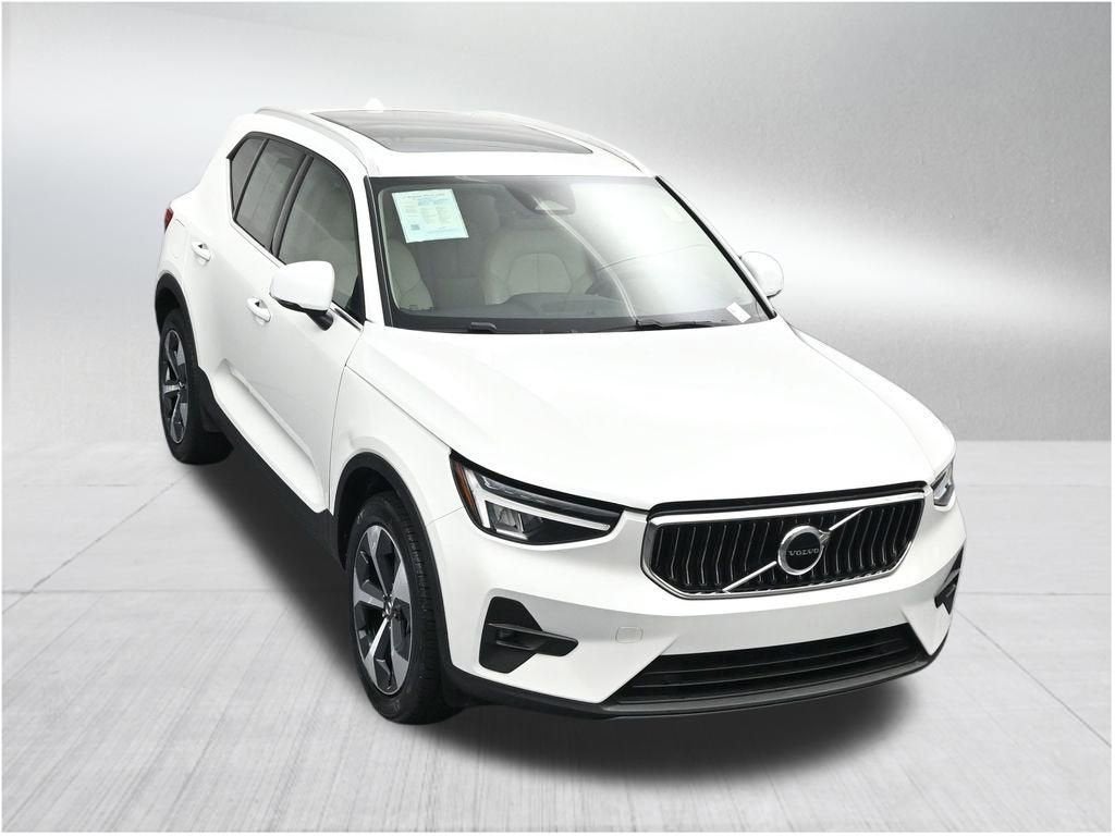 2023 Volvo XC40 Plus Bright Theme
