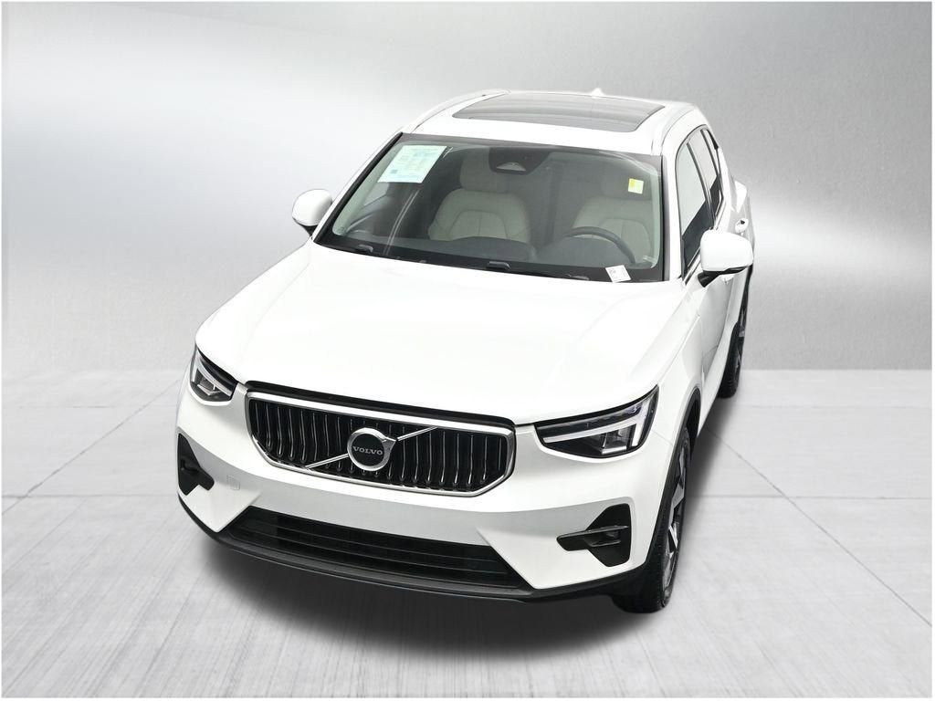 2023 Volvo XC40 Plus Bright Theme