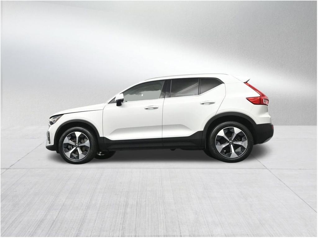 2023 Volvo XC40 Plus Bright Theme