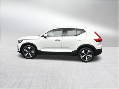 2023 Volvo XC40 Plus Bright Theme