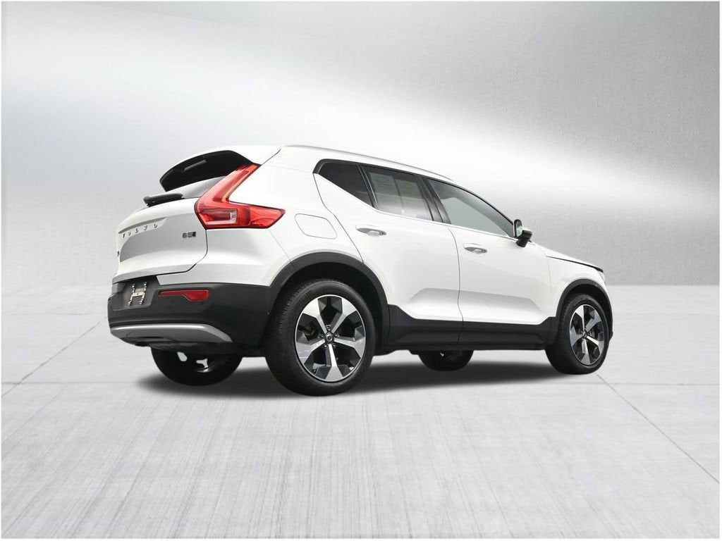2023 Volvo XC40 Plus Bright Theme