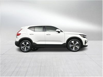2023 Volvo XC40 Plus Bright Theme