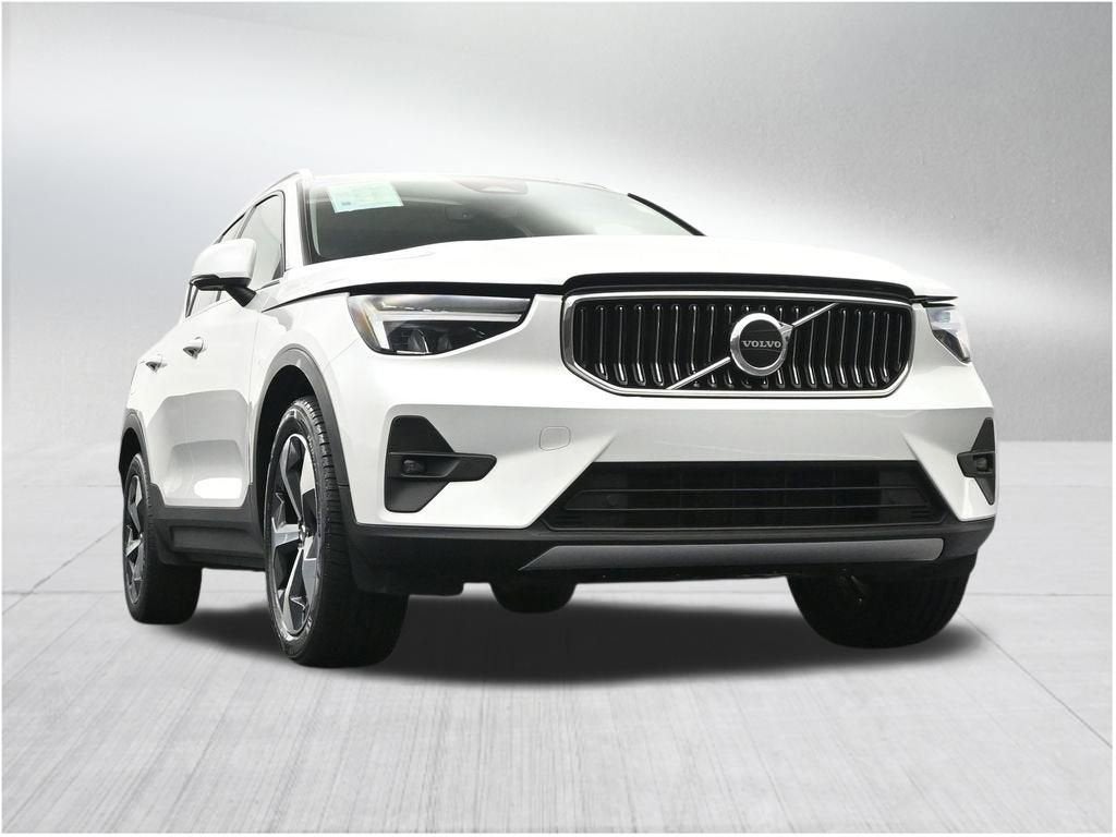 2023 Volvo XC40 Plus Bright Theme