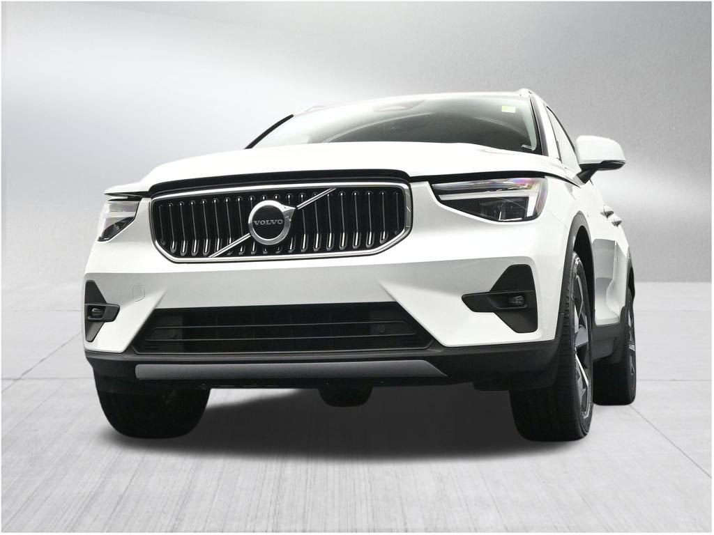2023 Volvo XC40 Plus Bright Theme