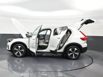 2023 Volvo XC40 Plus Bright Theme