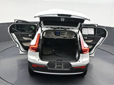 2023 Volvo XC40 Plus Bright Theme