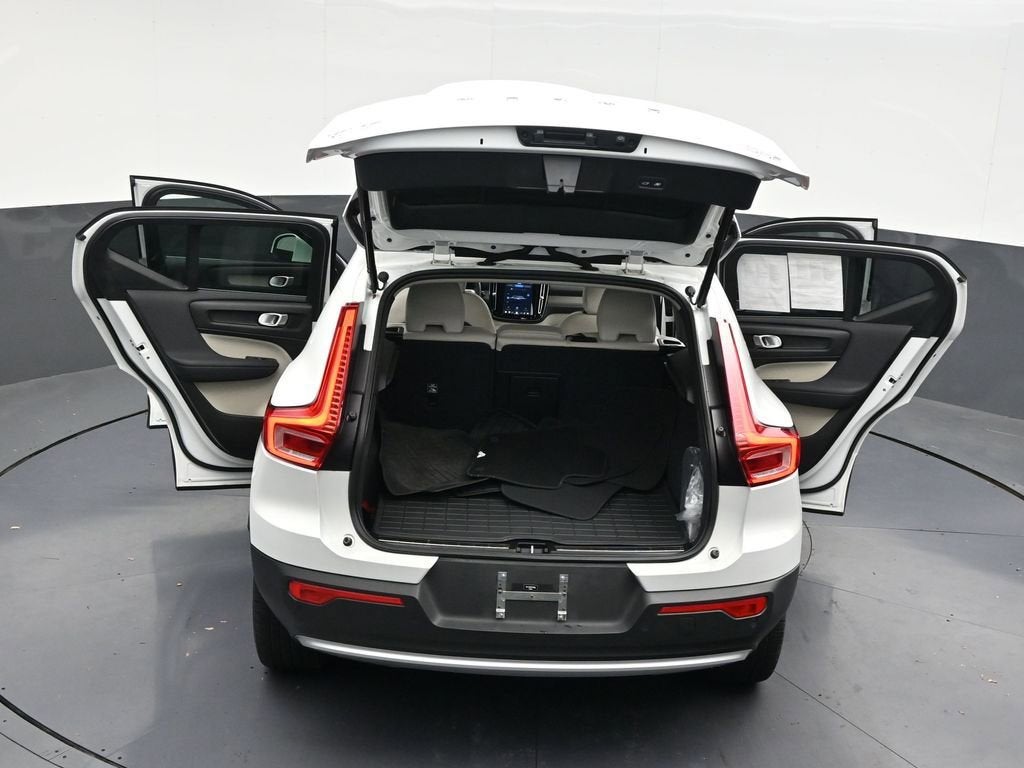 2023 Volvo XC40 Plus Bright Theme