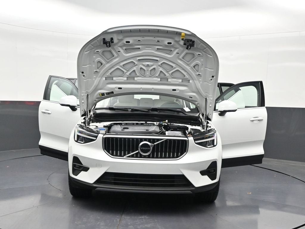2023 Volvo XC40 Plus Bright Theme