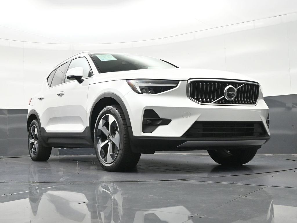 2023 Volvo XC40 Plus Bright Theme