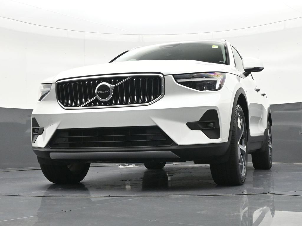 2023 Volvo XC40 Plus Bright Theme