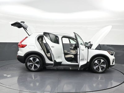 2023 Volvo XC40 Plus Bright Theme