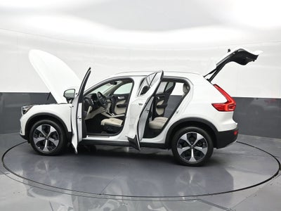 2023 Volvo XC40 Plus Bright Theme