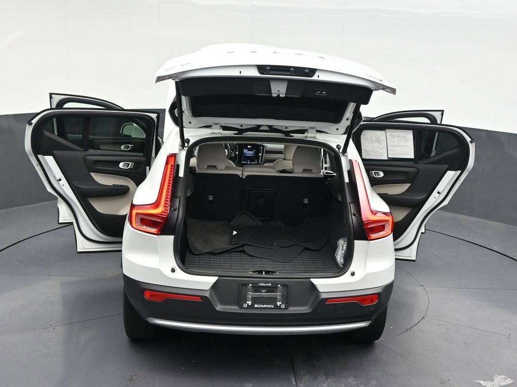 2023 Volvo XC40 Plus Bright Theme