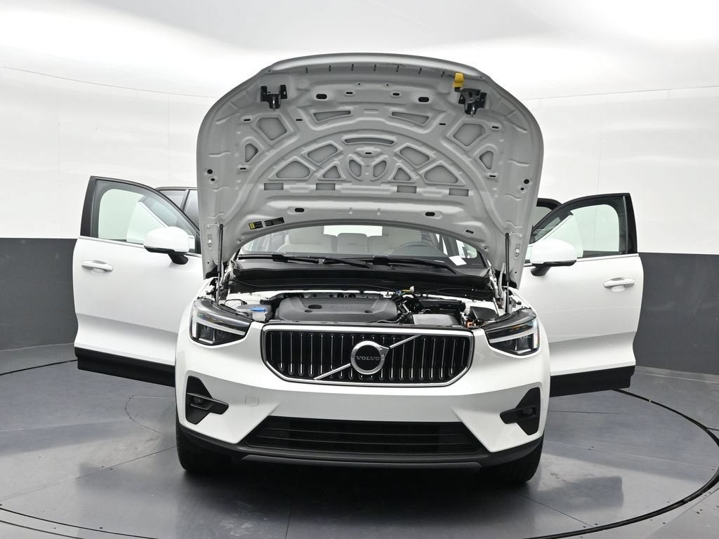 2023 Volvo XC40 Plus Bright Theme