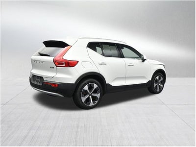 2023 Volvo XC40 Plus Bright Theme