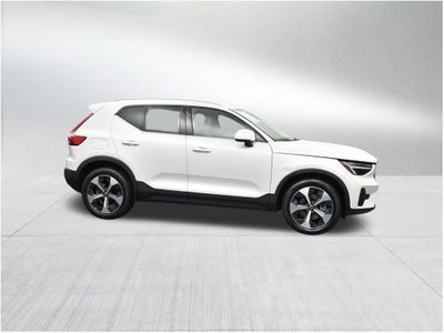 2023 Volvo XC40 Plus Bright Theme