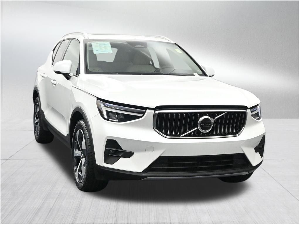 2023 Volvo XC40 Plus Bright Theme