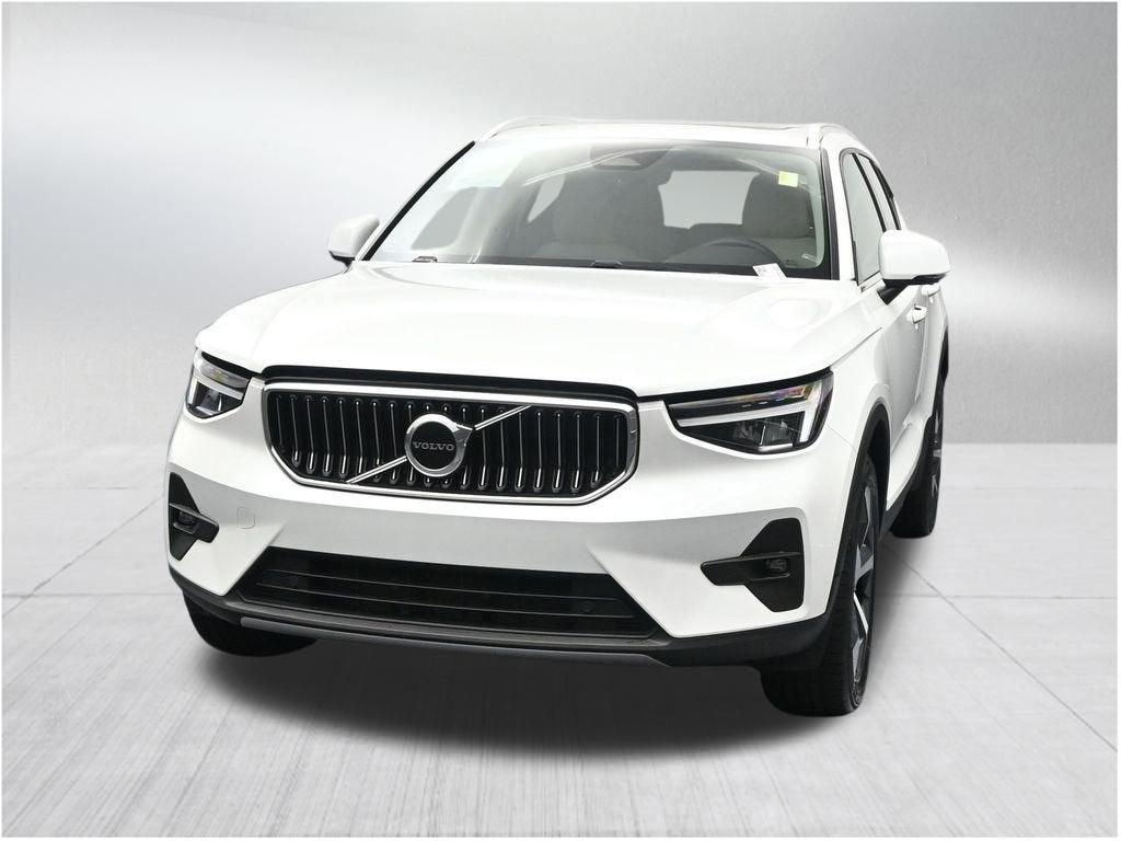 2023 Volvo XC40 Plus Bright Theme