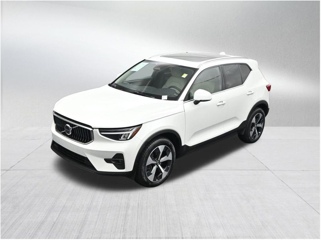2023 Volvo XC40 Plus Bright Theme