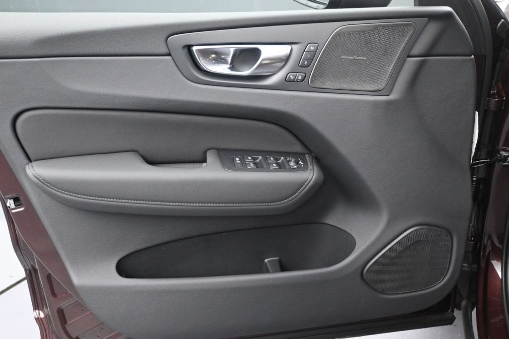 2026 Volvo XC60 Plus