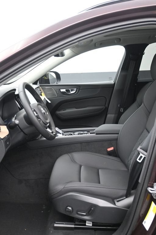 2026 Volvo XC60 Plus