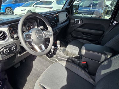 2025 Jeep Wrangler 4-Door Sahara 4x4