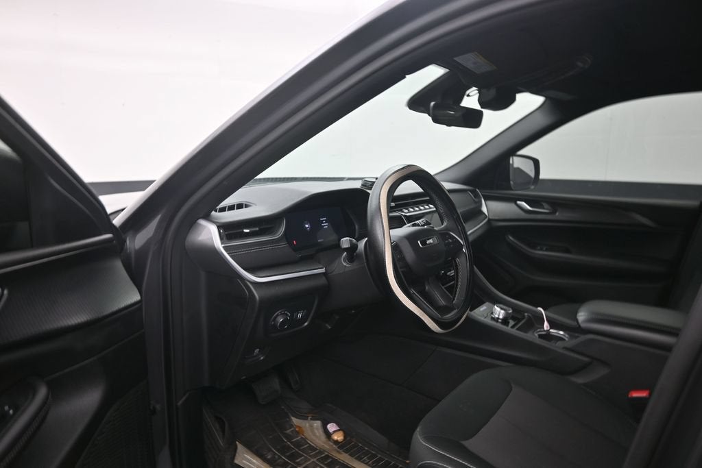 2025 Jeep Grand Cherokee L Laredo X 4x2