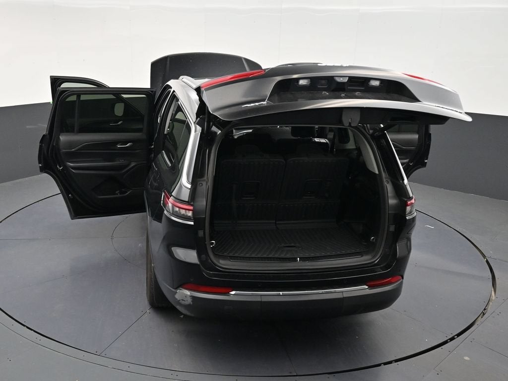 2023 Jeep Grand Cherokee L Laredo 4x4