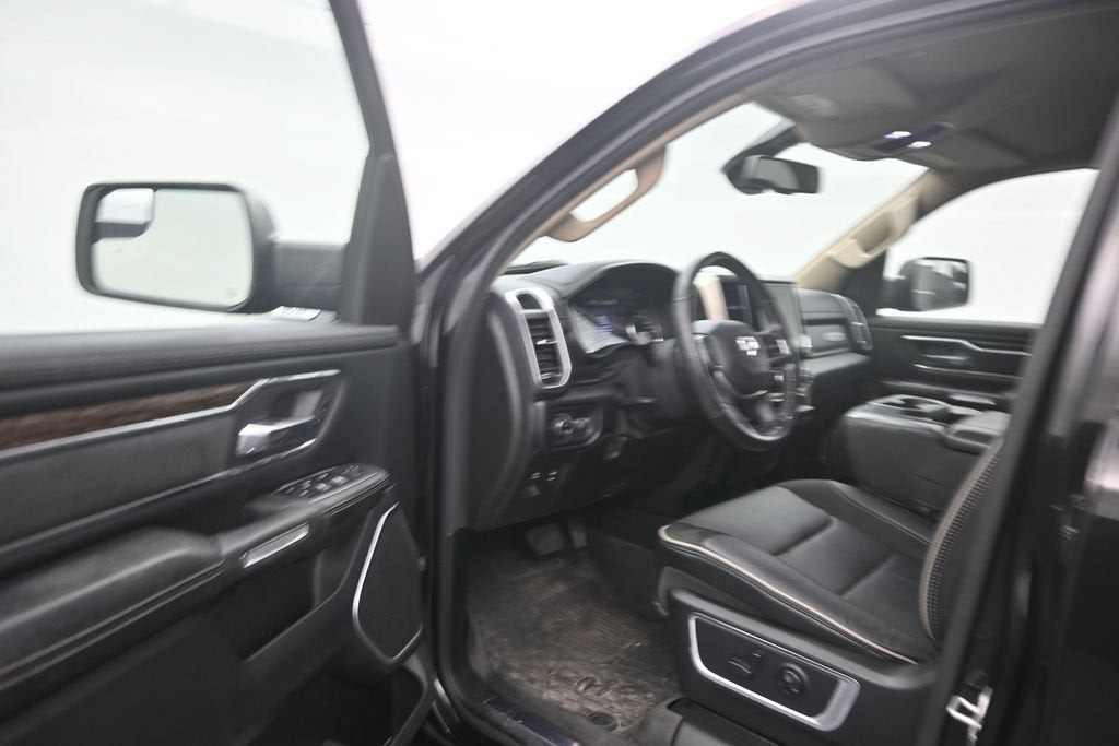 2019 RAM 1500 Laramie Crew Cab 4x4 5'7" Box