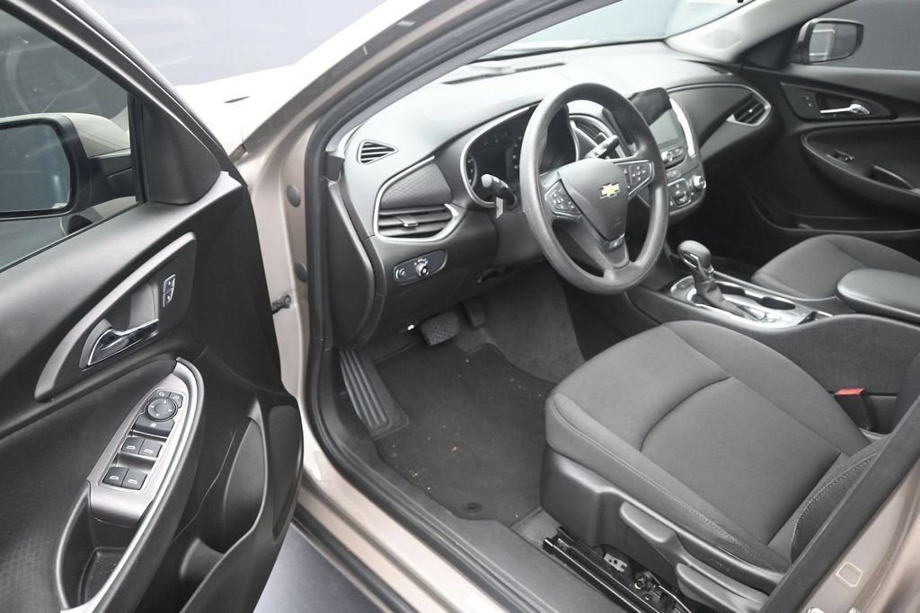 2025 Chevrolet Malibu LS