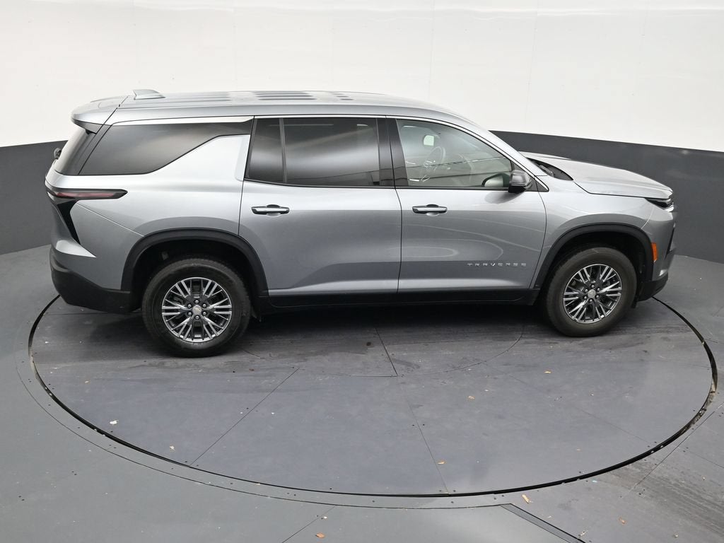 2024 Chevrolet Traverse LS