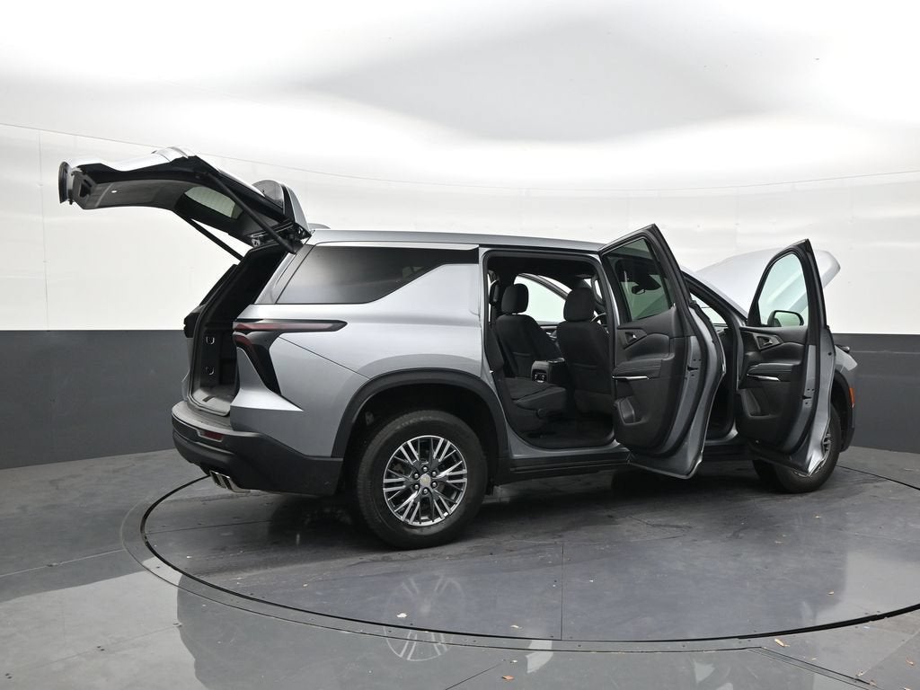 2024 Chevrolet Traverse LS