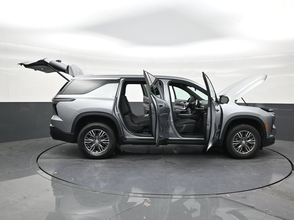 2024 Chevrolet Traverse LS