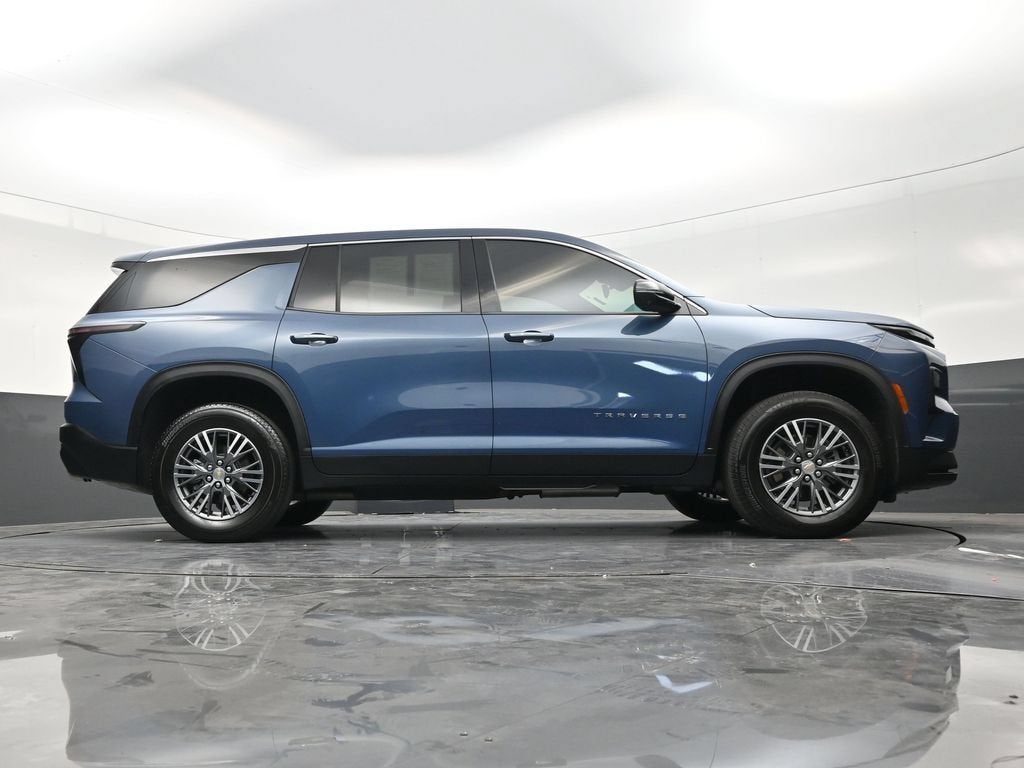 2024 Chevrolet Traverse LS