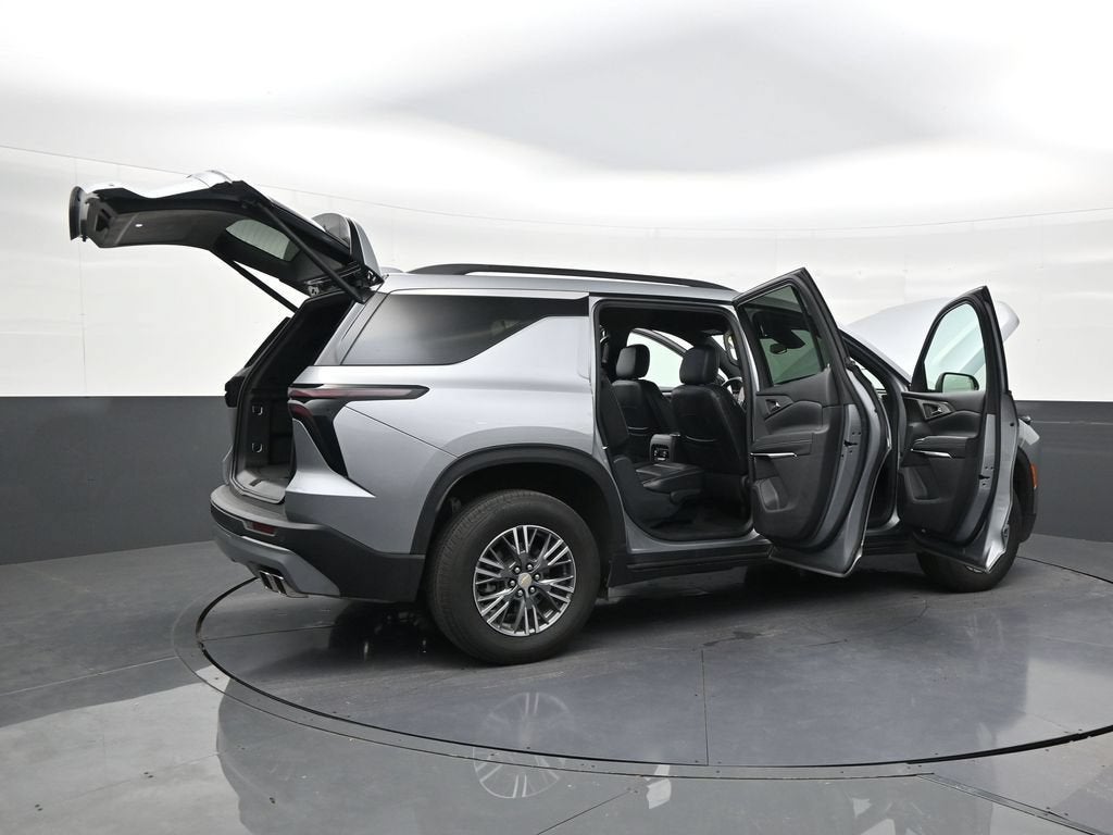 2024 Chevrolet Traverse LS