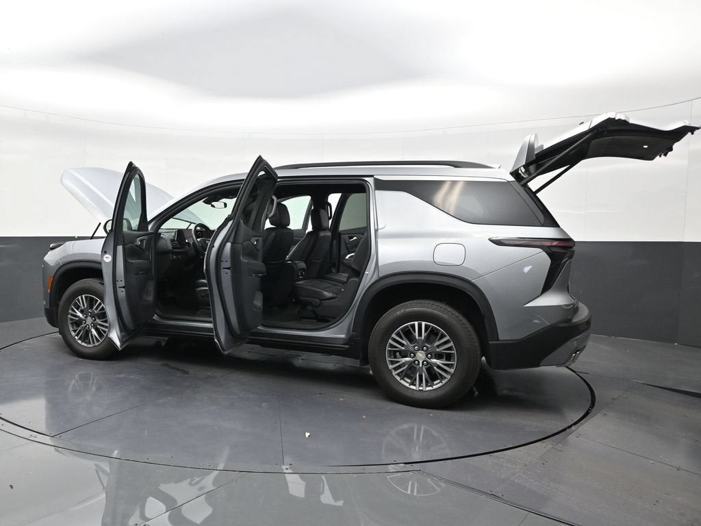 2024 Chevrolet Traverse LS
