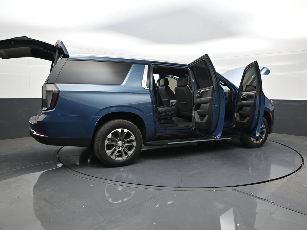 2025 Chevrolet Suburban LT