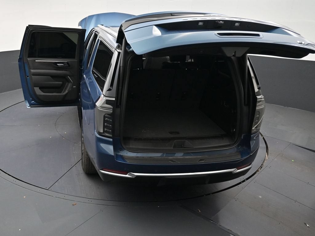 2025 Chevrolet Suburban LT