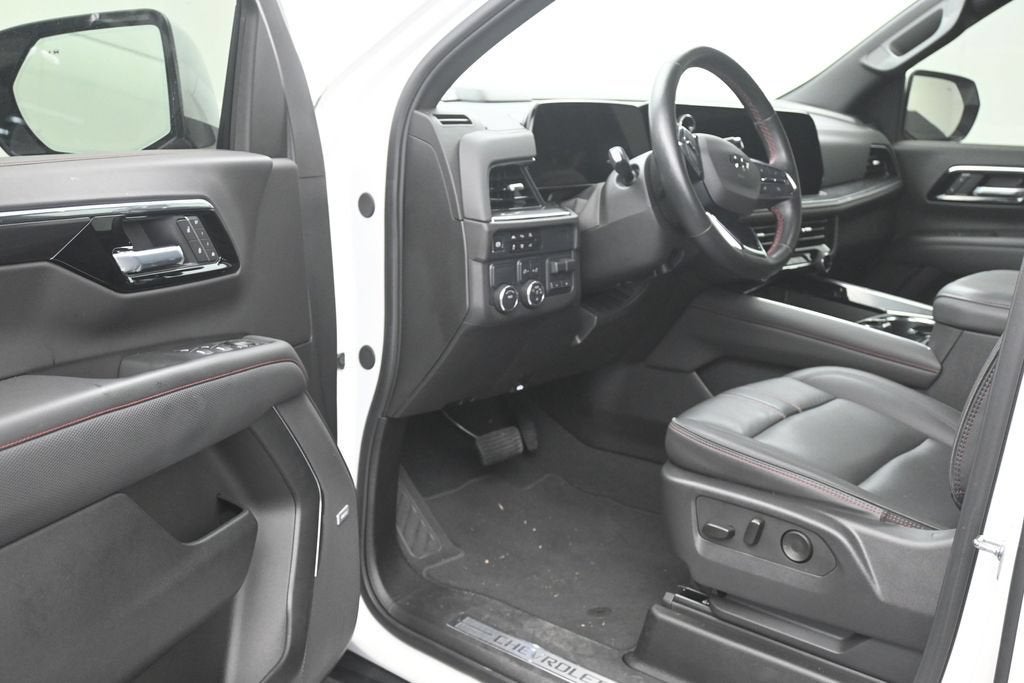 2025 Chevrolet Suburban RST