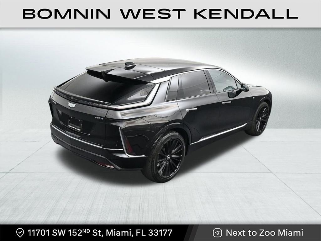 2025 Cadillac LYRIQ Luxury 2