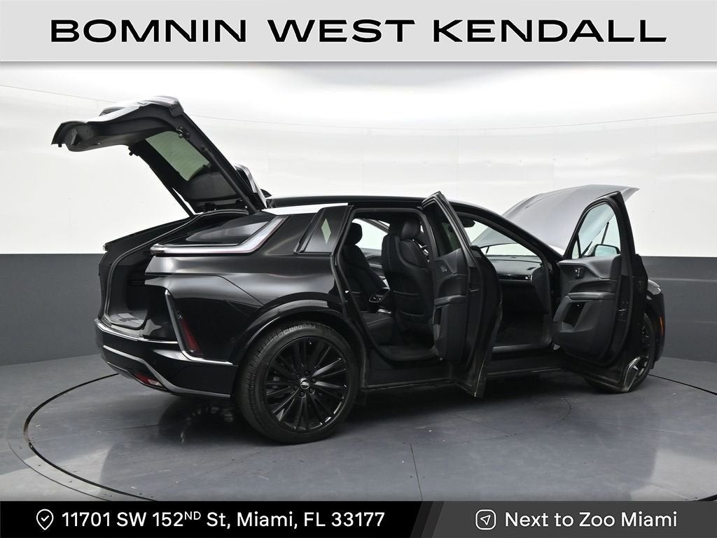 2025 Cadillac LYRIQ Luxury 2