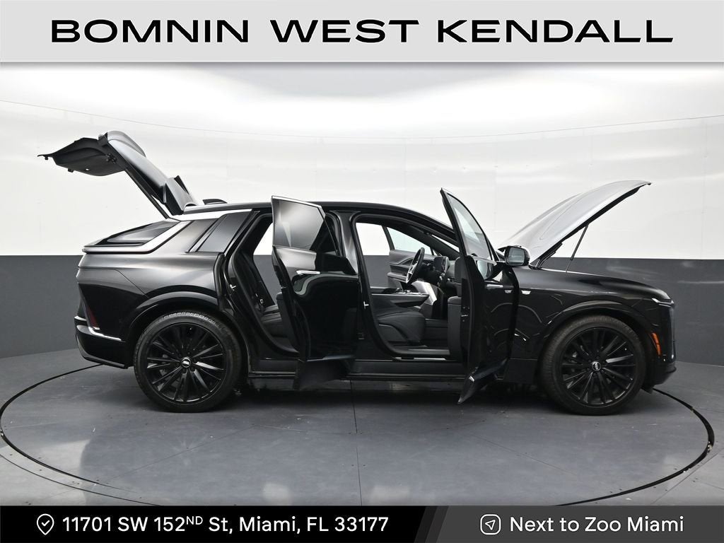 2025 Cadillac LYRIQ Luxury 2